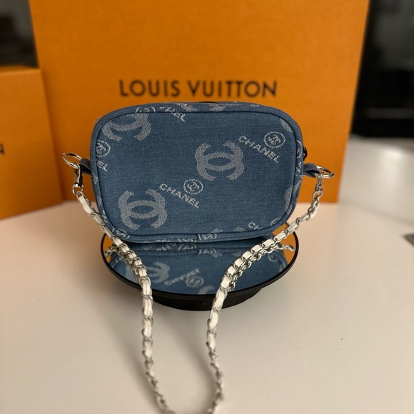 CHANEL Denim Cosmetics Bag with Optional Unbranded Chain - Picture 10 of 12